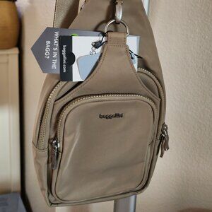 NWT~Baggallini CENTRAL PARK SLING KHAKI ~ Brand New with Tags NEW
